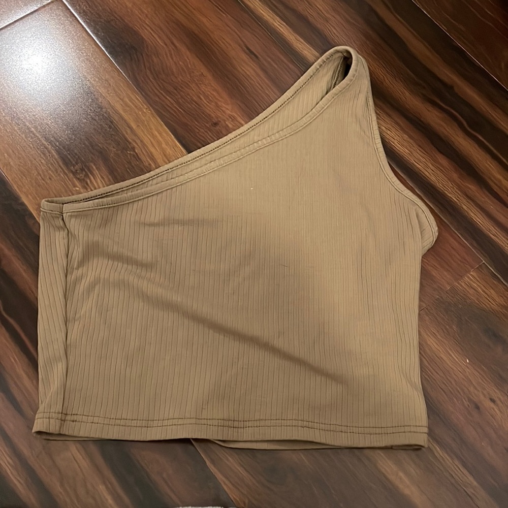 One shoulder crop top